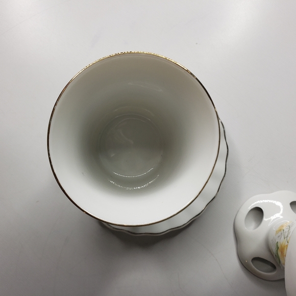 Vtg Bathroom China Porcelain Set Cup Toothbrush Stand Scalloped Soap Dish MCM - Picture 4 of 12